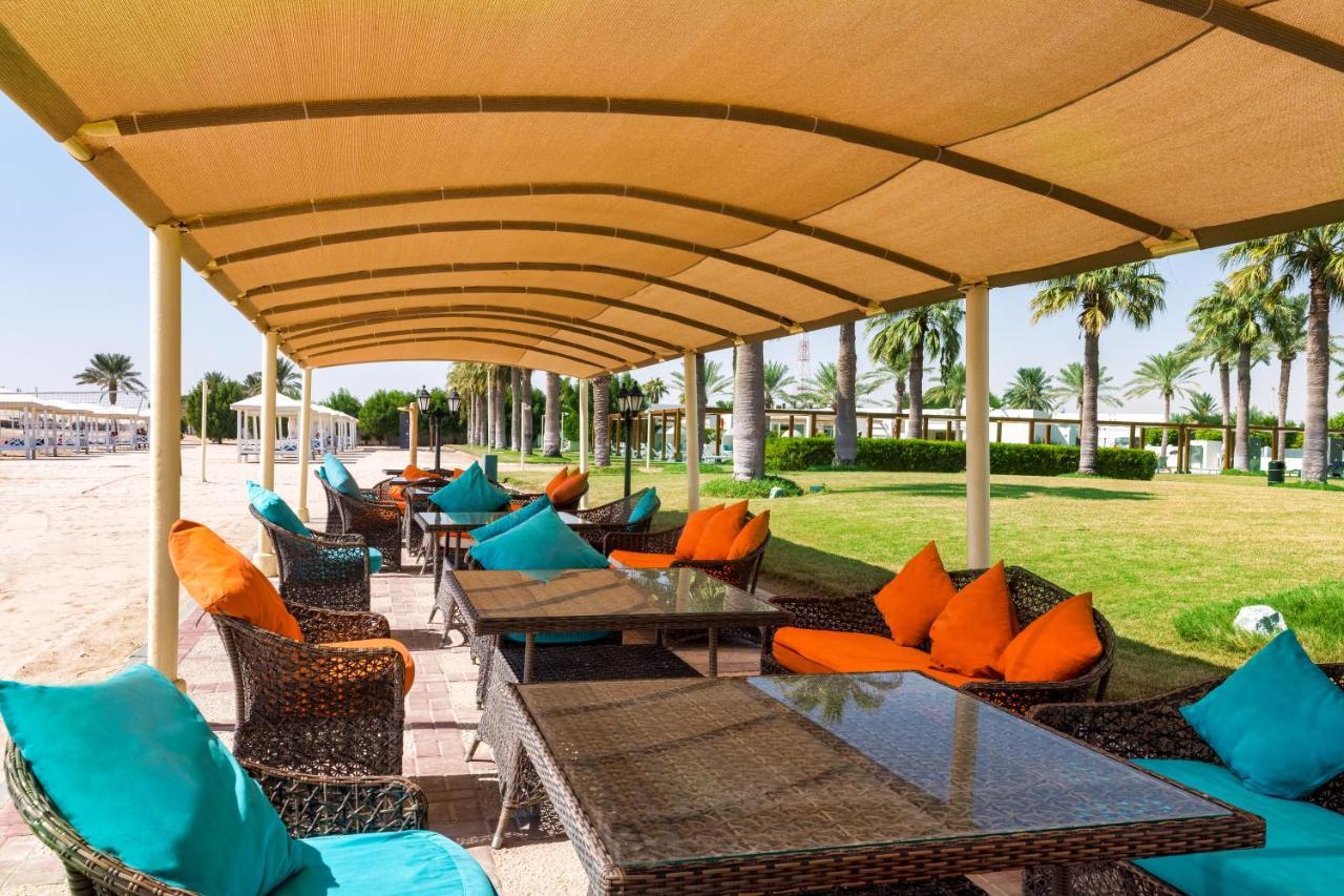 Sealine Beach, A Murwab Resort Mesaieed Exterior foto The beach at the resort